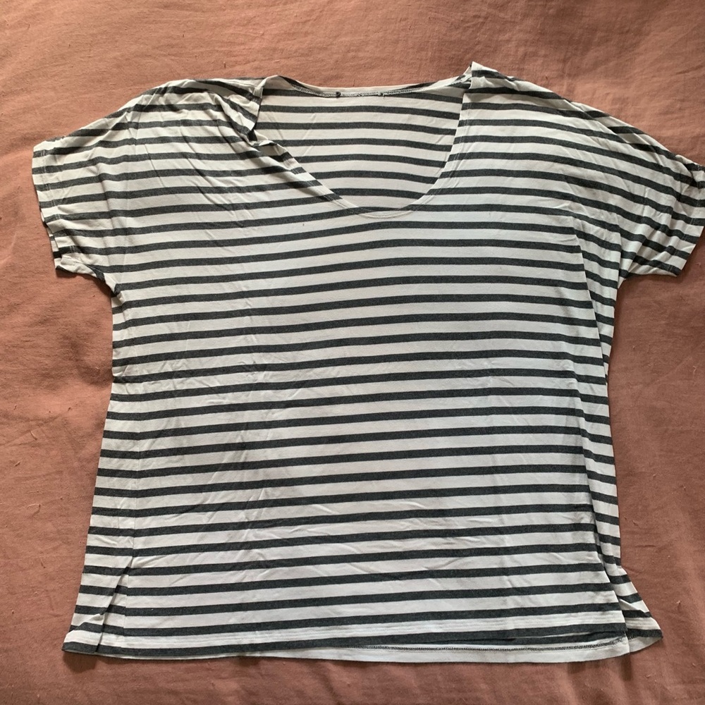 Bundle of 5 maternity tee shirts